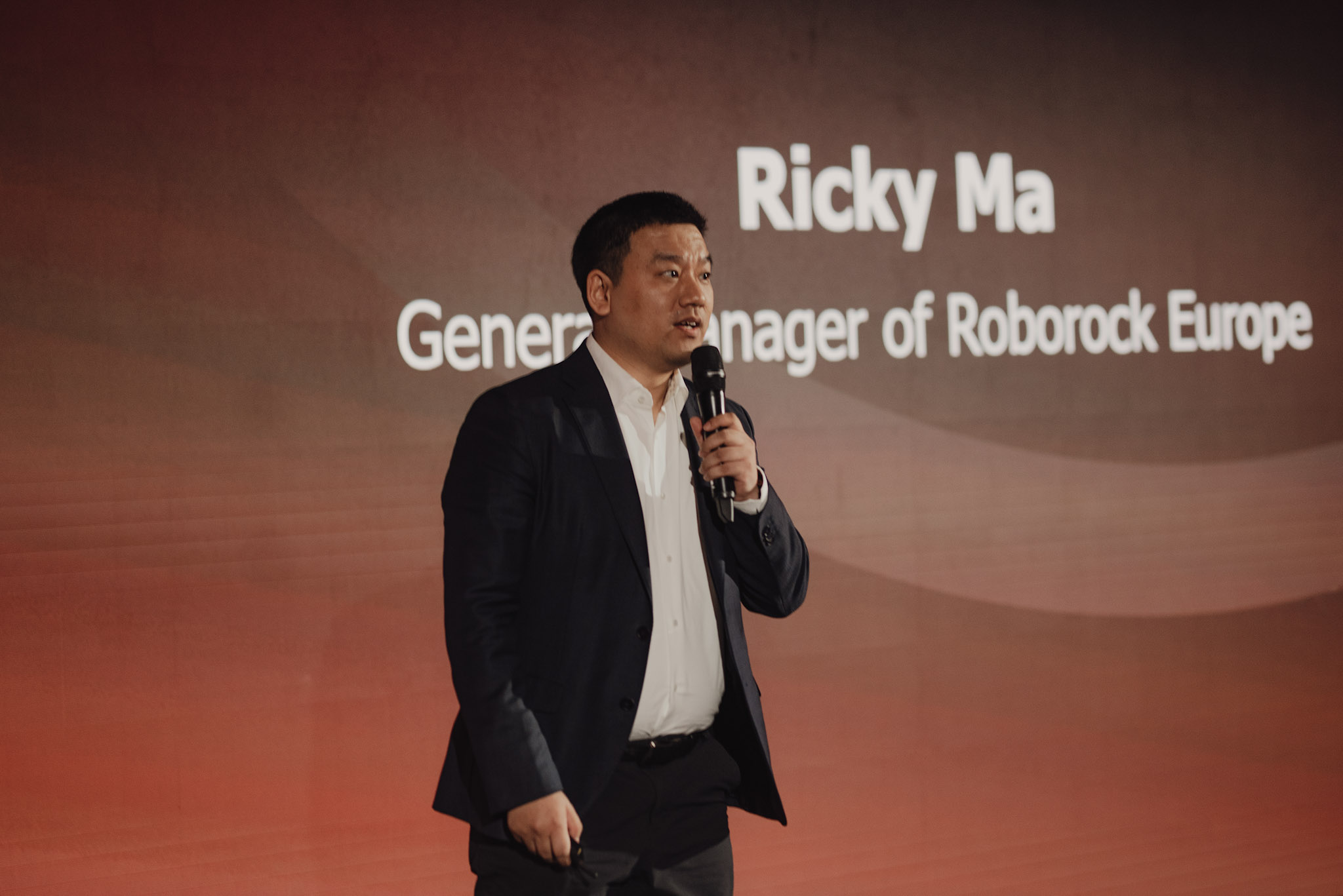 Roborock prezintă noile serii Saros 20 și F25, marcând un nou pas în automatizarea curățeniei